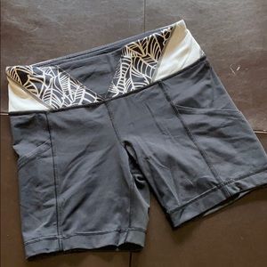Lululemon Black and White Dart and Dash Short